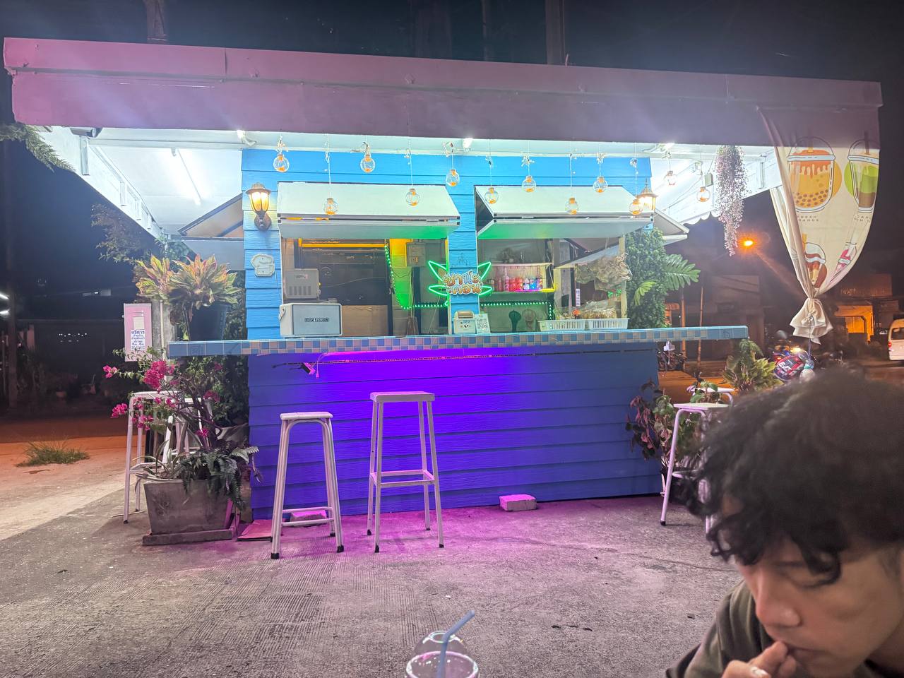 ยาพี่ะ คลอง storefront at night with neon lighting